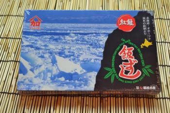 ヤマカ嘉成(ヤマカ嘉成)/紅鮭☆【北海道の郷土料理】【紅鮭・飯寿司】　北国の冬の定番　贈り物にも喜ばれます　【化粧箱入】