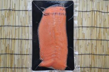 東邦物産(東邦物産)/【スモークサーモン】 【通販価格】 【５００ｇ×２セット】業務用で使用されている商品です、高級なイメージのスモークサーモンですが通販価格にてお届けいたしますヨッ！サンドイッチ、カルパッチョ、サラダに最適です。