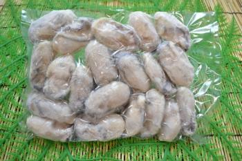 北吉水産(北吉水産)/3キロのまとめ買いなら、かなりのお買得！！【冷凍カキ】　【３キロ】　【Ｌ～２Ｌサイズ】　【広島県産】　【加熱用】　【カキフライ】　【シチュー】　【カレー】　使いやすいように５００ｇづつ真空パックｊにしております、お仲間やご家族と分けるのにも便利ですよ！
