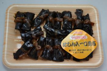 小松食品(小松食品)/【３パックセットだとお買得】 【佃煮市場】　 【にしん入一口昆布】　【１３５ｇ×３パック】 【北海道小樽市産】 【一口サイズ】 【お弁当のオカズに最適】 小さな一口サイズの昆布巻ですからお年寄りやお子様にもお勧めですよ。